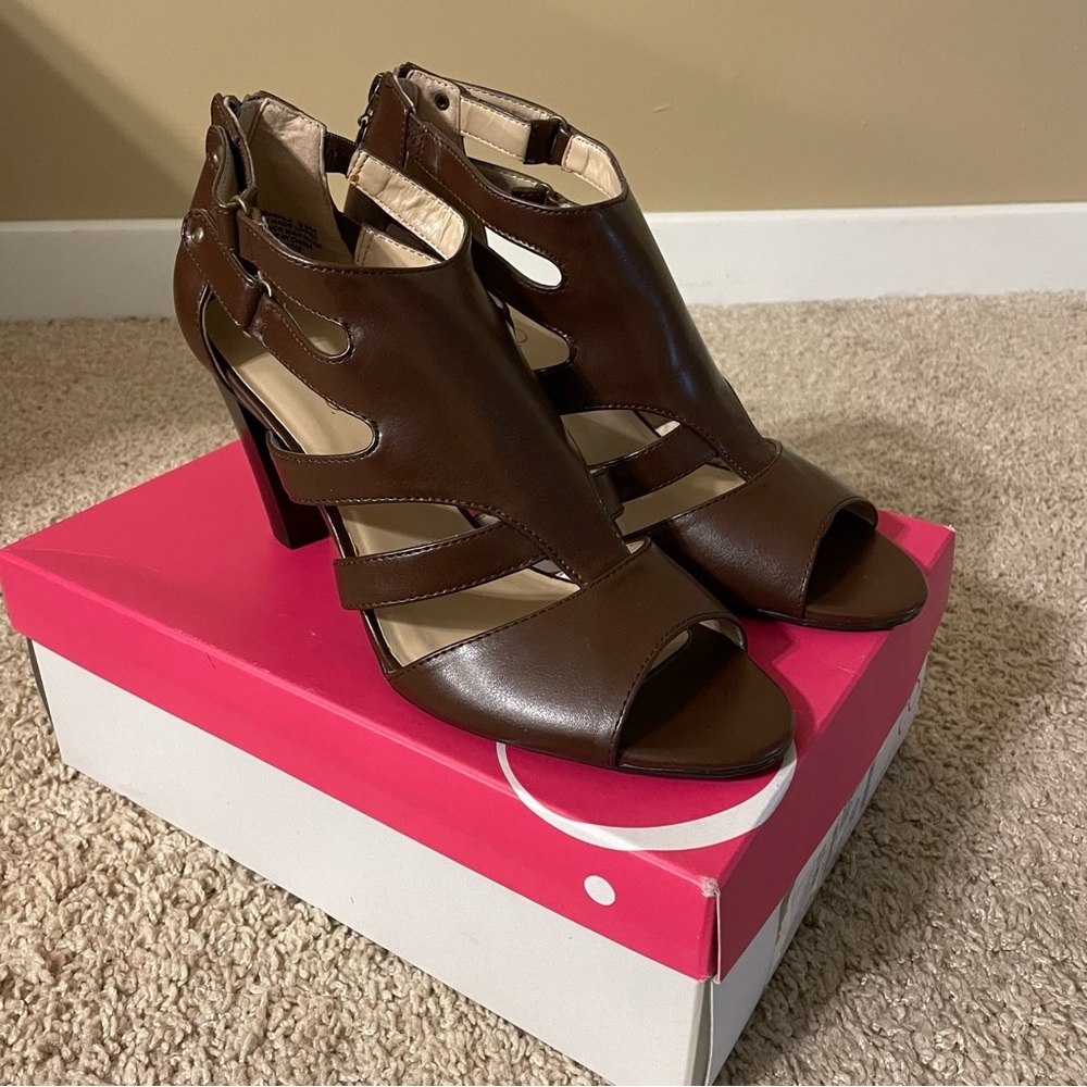37. Gently worn Nine & Co. JJ Sabala Heels‎ in Brown (9.5)